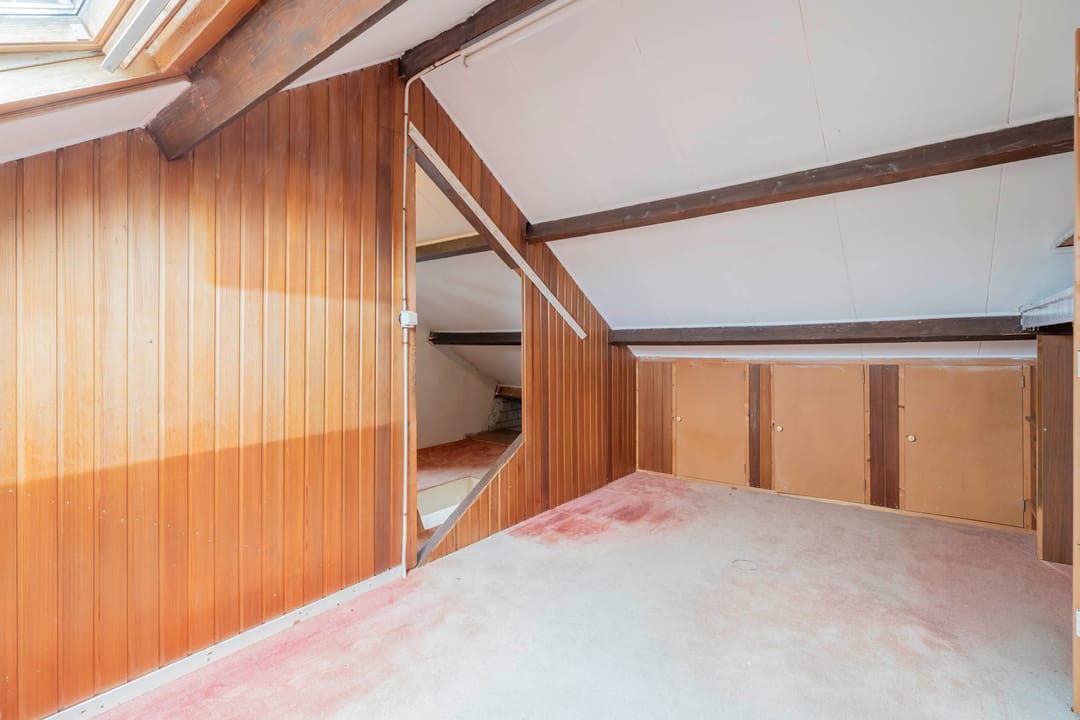 Family Home with Renovation Potential in the Popular Bloemenbuurt of Volendam — 46