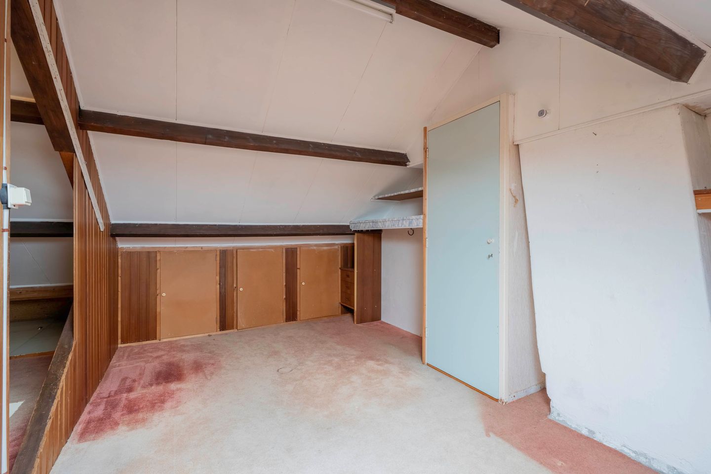 Family Home with Renovation Potential in the Popular Bloemenbuurt of Volendam — 44
