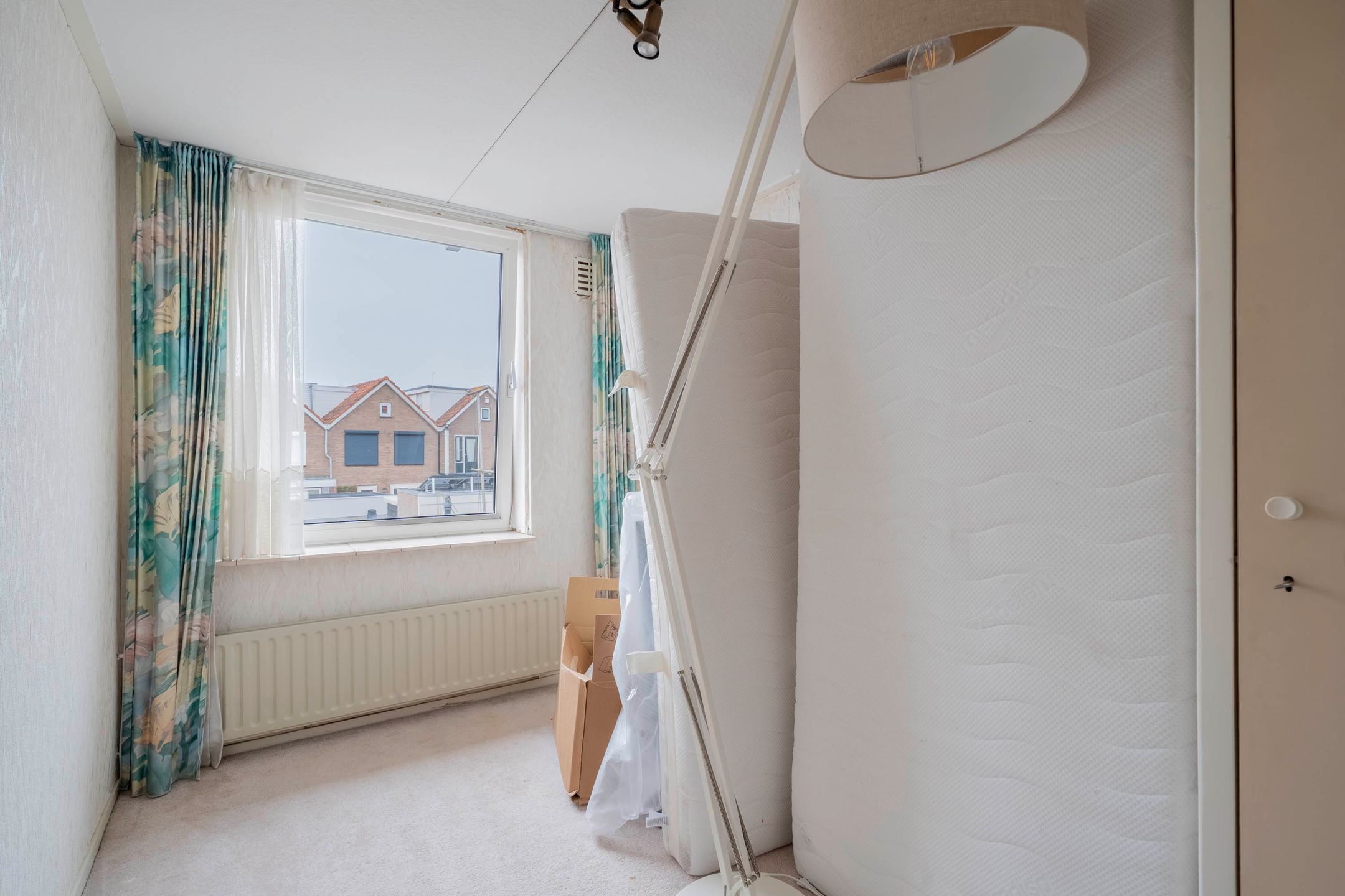 Family Home with Renovation Potential in the Popular Bloemenbuurt of Volendam — 27