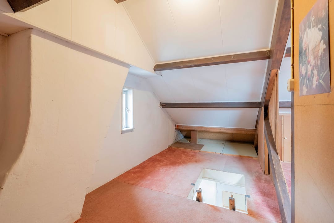 Family Home with Renovation Potential in the Popular Bloemenbuurt of Volendam — 43