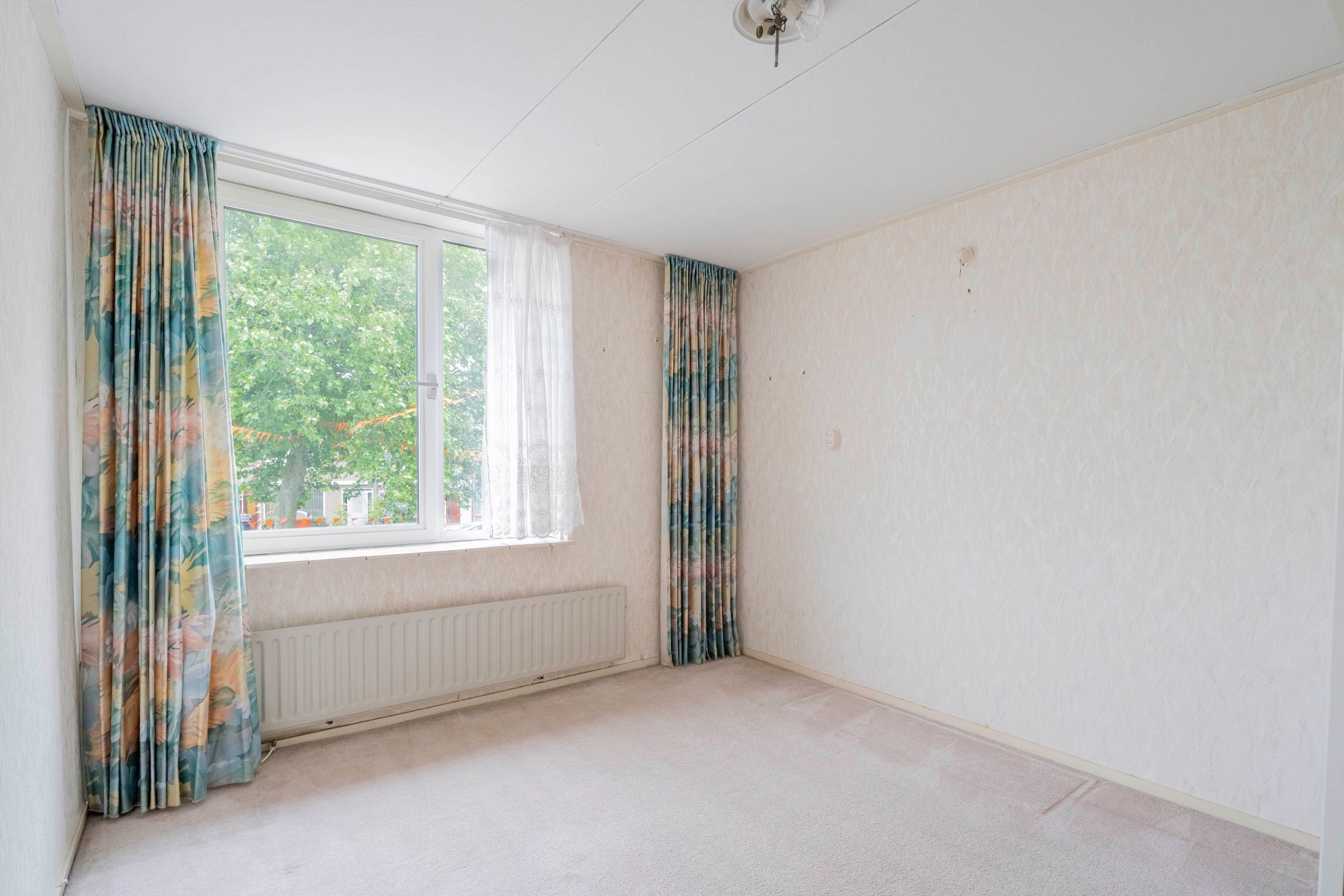 Family Home with Renovation Potential in the Popular Bloemenbuurt of Volendam — 33