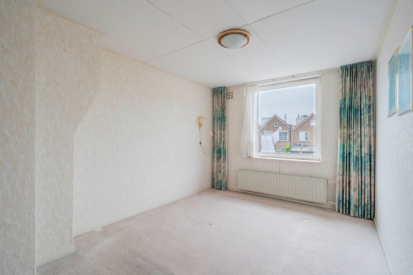 Family Home with Renovation Potential in the Popular Bloemenbuurt of Volendam — 29