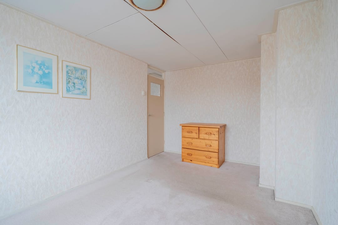 Family Home with Renovation Potential in the Popular Bloemenbuurt of Volendam — 31