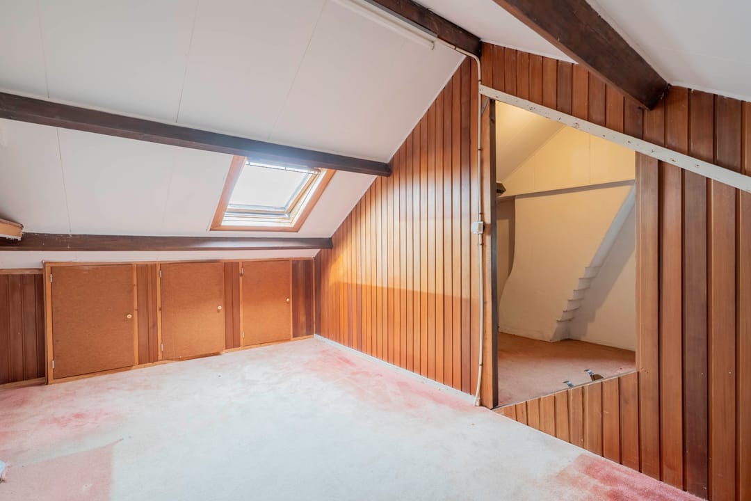 Family Home with Renovation Potential in the Popular Bloemenbuurt of Volendam — 47