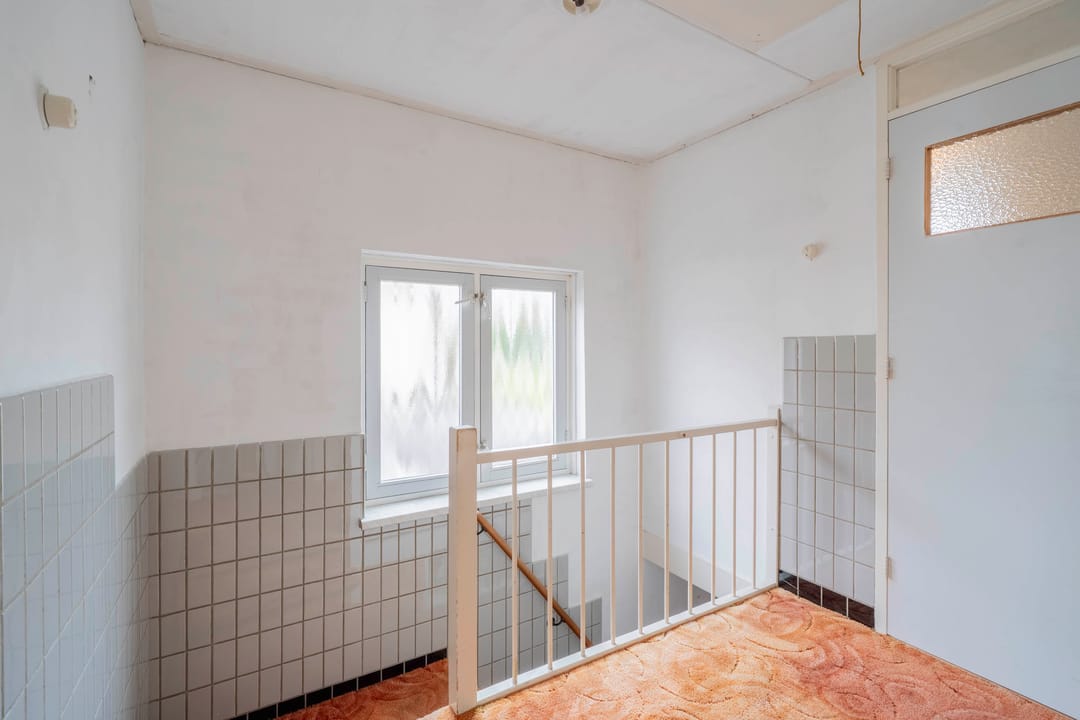 Family Home with Renovation Potential in the Popular Bloemenbuurt of Volendam — 26