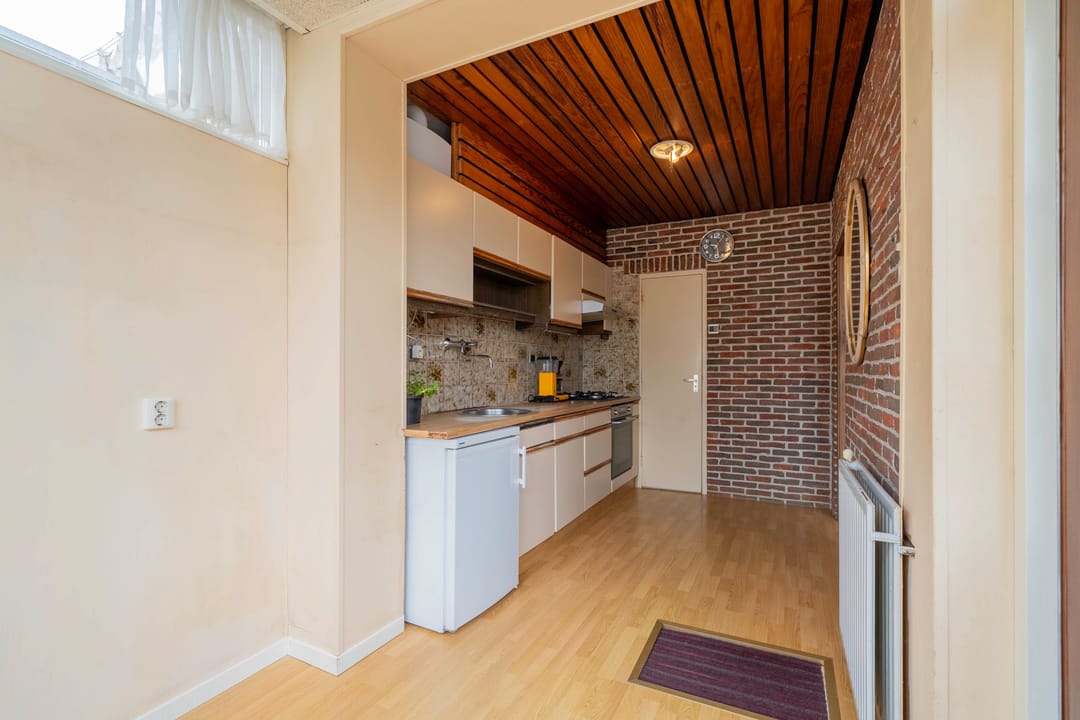 Family Home with Renovation Potential in the Popular Bloemenbuurt of Volendam — 17
