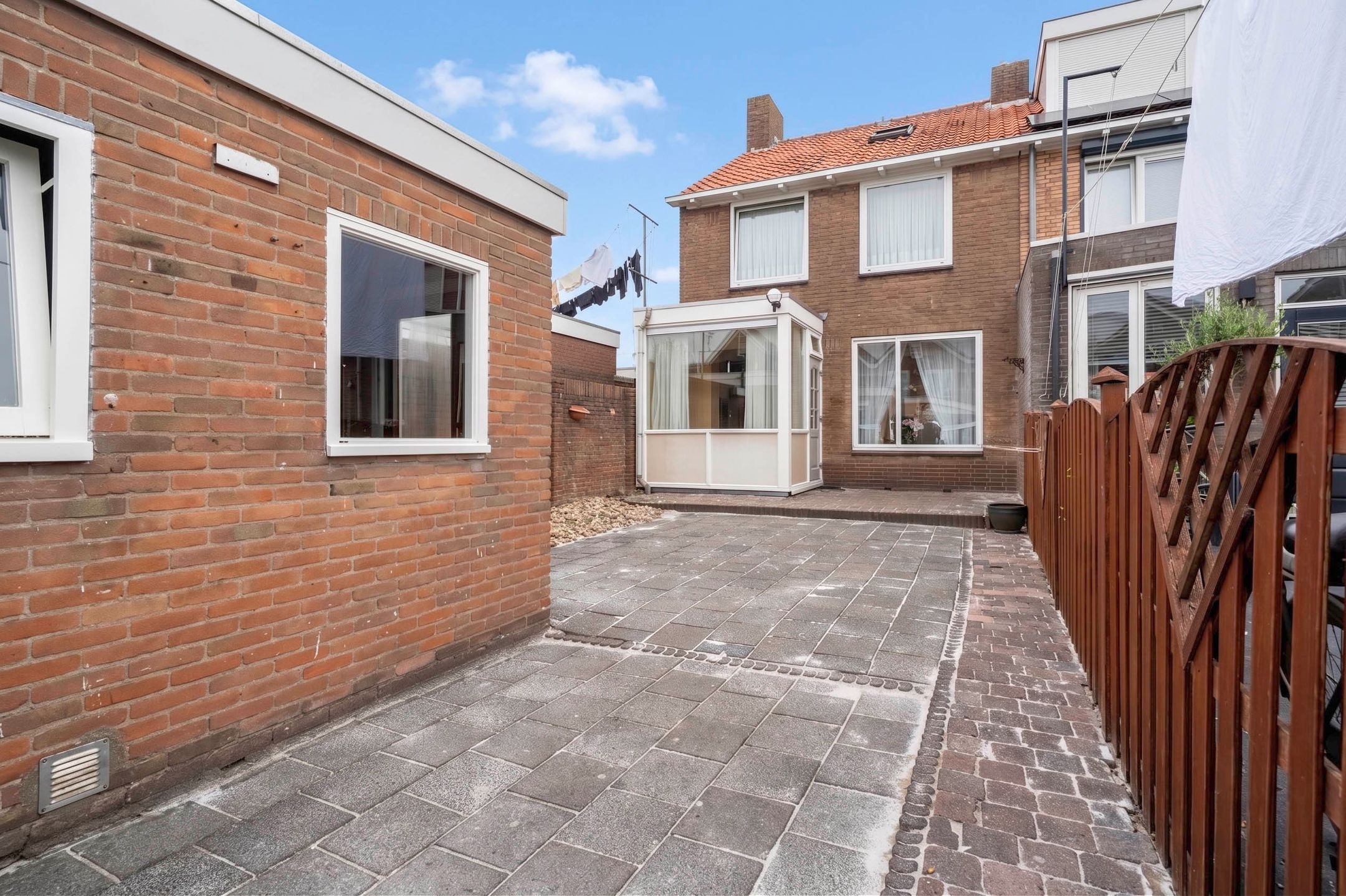 Family Home with Renovation Potential in the Popular Bloemenbuurt of Volendam — 24