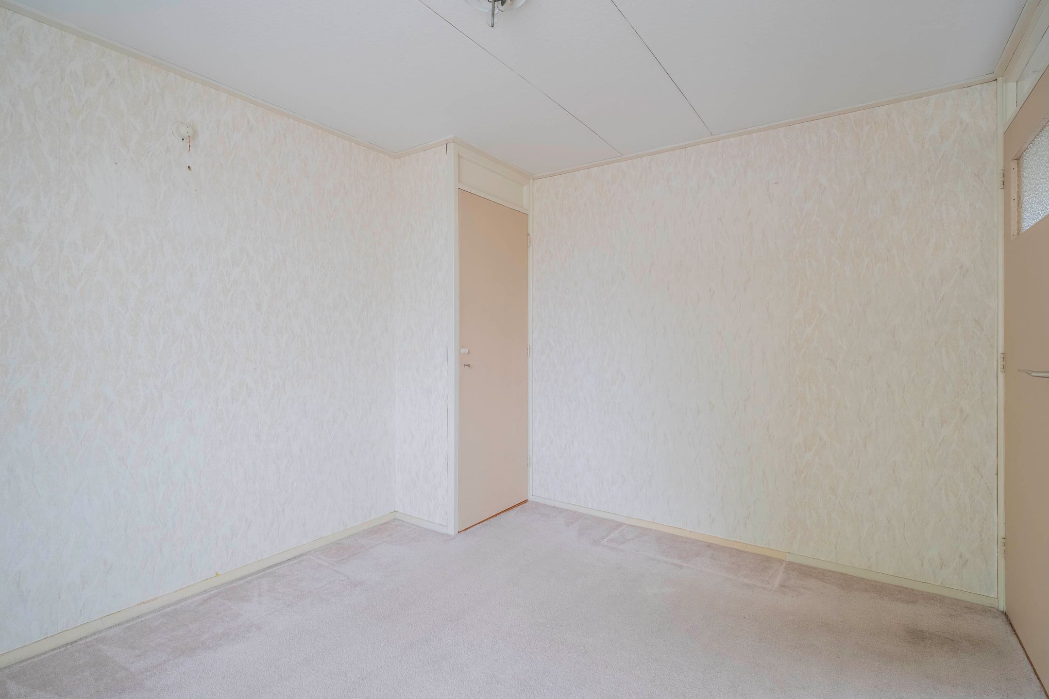 Family Home with Renovation Potential in the Popular Bloemenbuurt of Volendam — 36