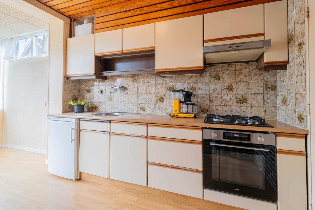 Family Home with Renovation Potential in the Popular Bloemenbuurt of Volendam — 16