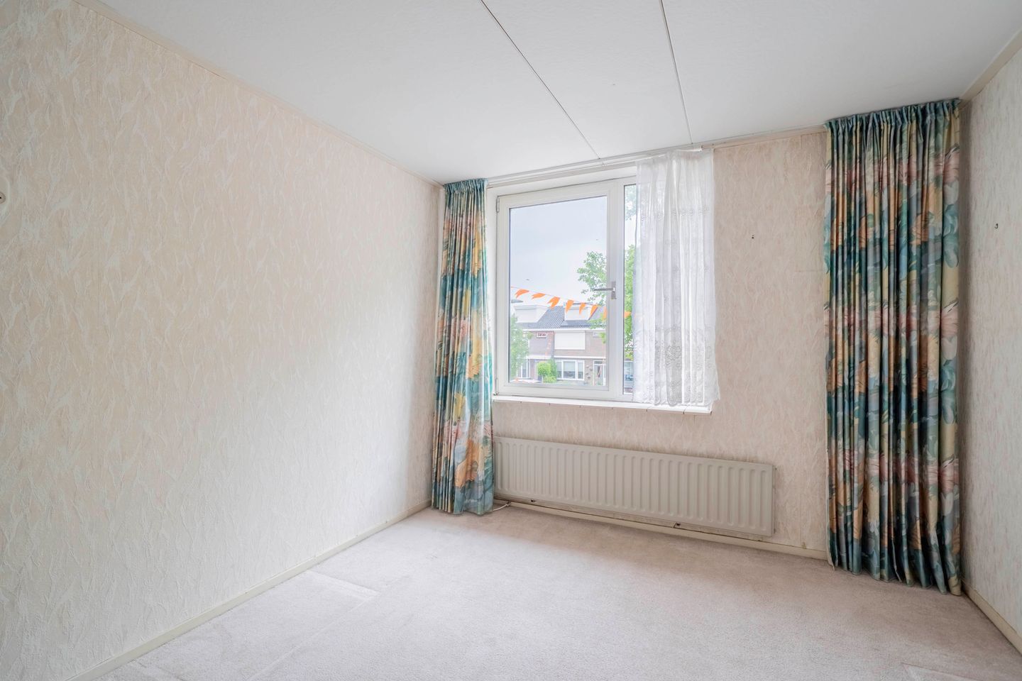 Family Home with Renovation Potential in the Popular Bloemenbuurt of Volendam — 34