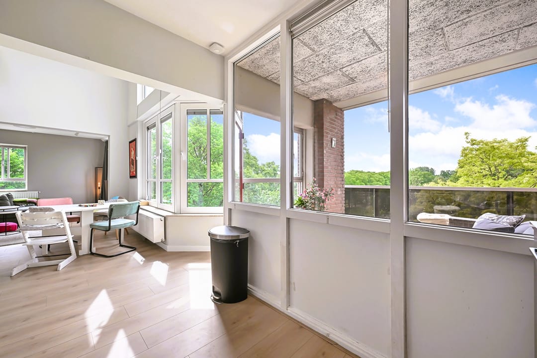 Spacious Corner Apartment with Park and Water Views Near Gaasperplas — 8