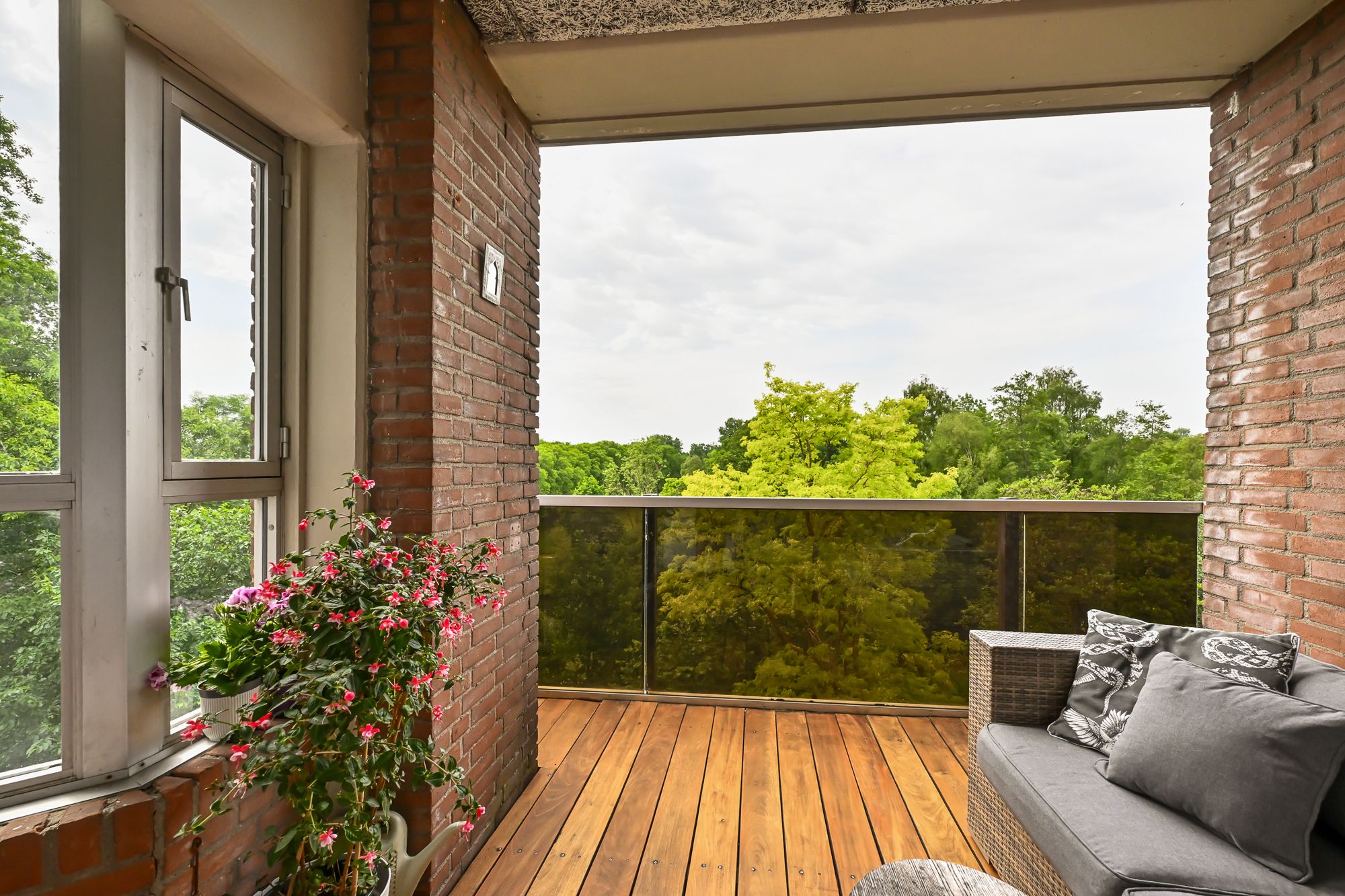 Spacious Corner Apartment with Park and Water Views Near Gaasperplas — 9