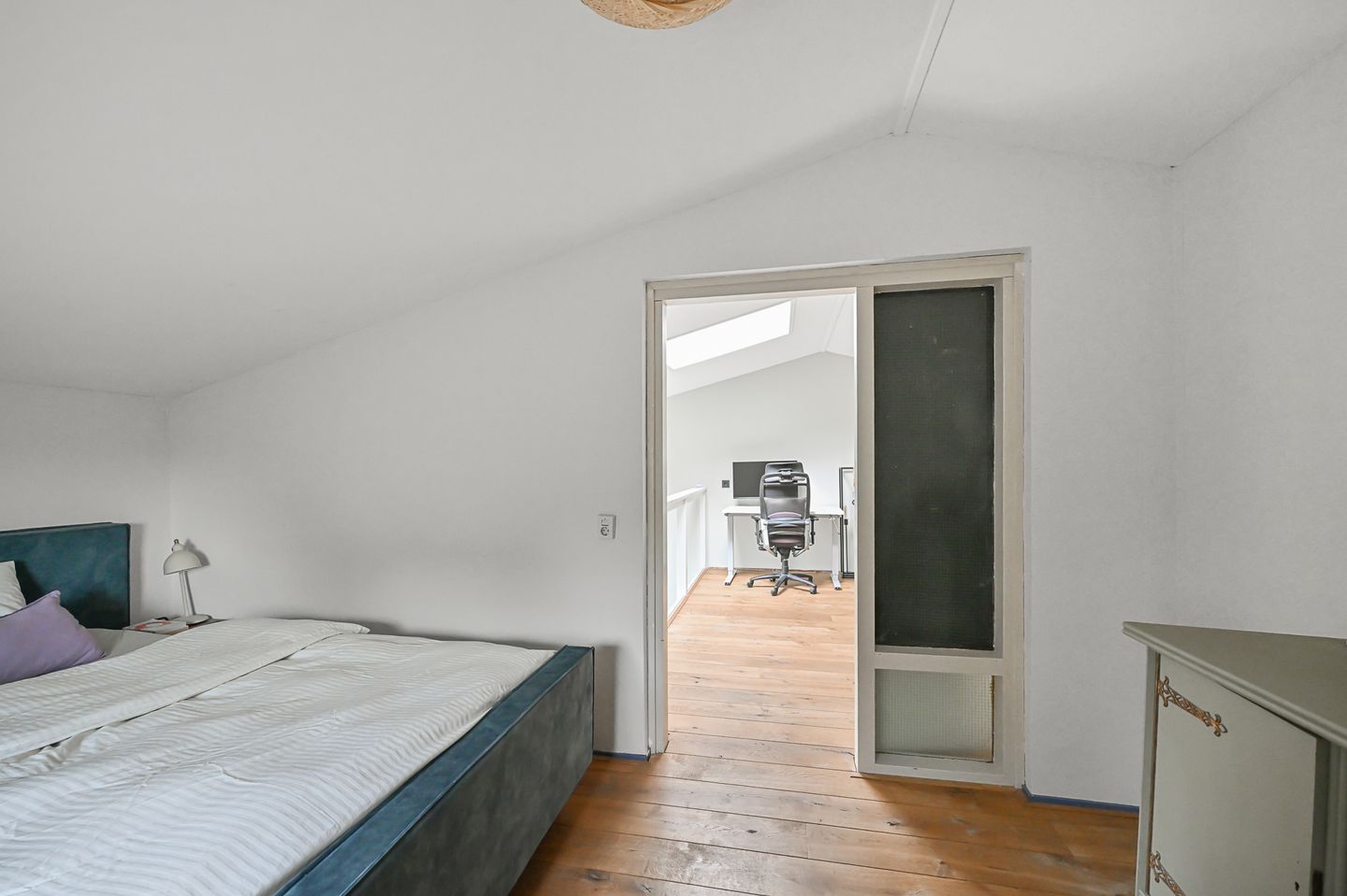 Spacious Corner Apartment with Park and Water Views Near Gaasperplas — 35