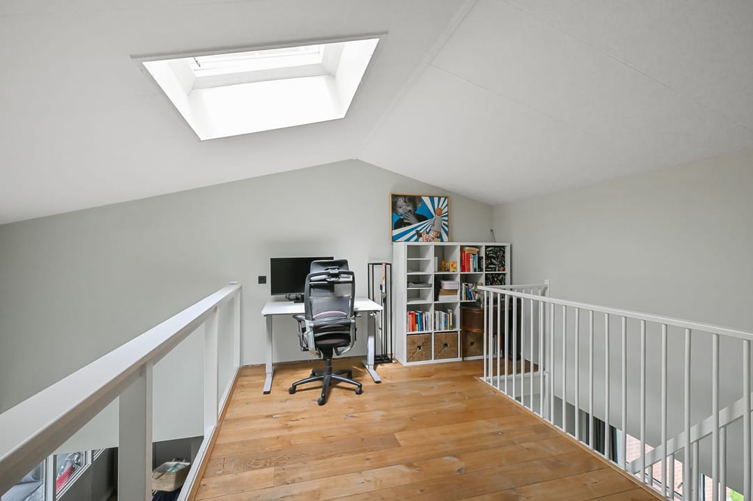 Spacious Corner Apartment with Park and Water Views Near Gaasperplas — 32