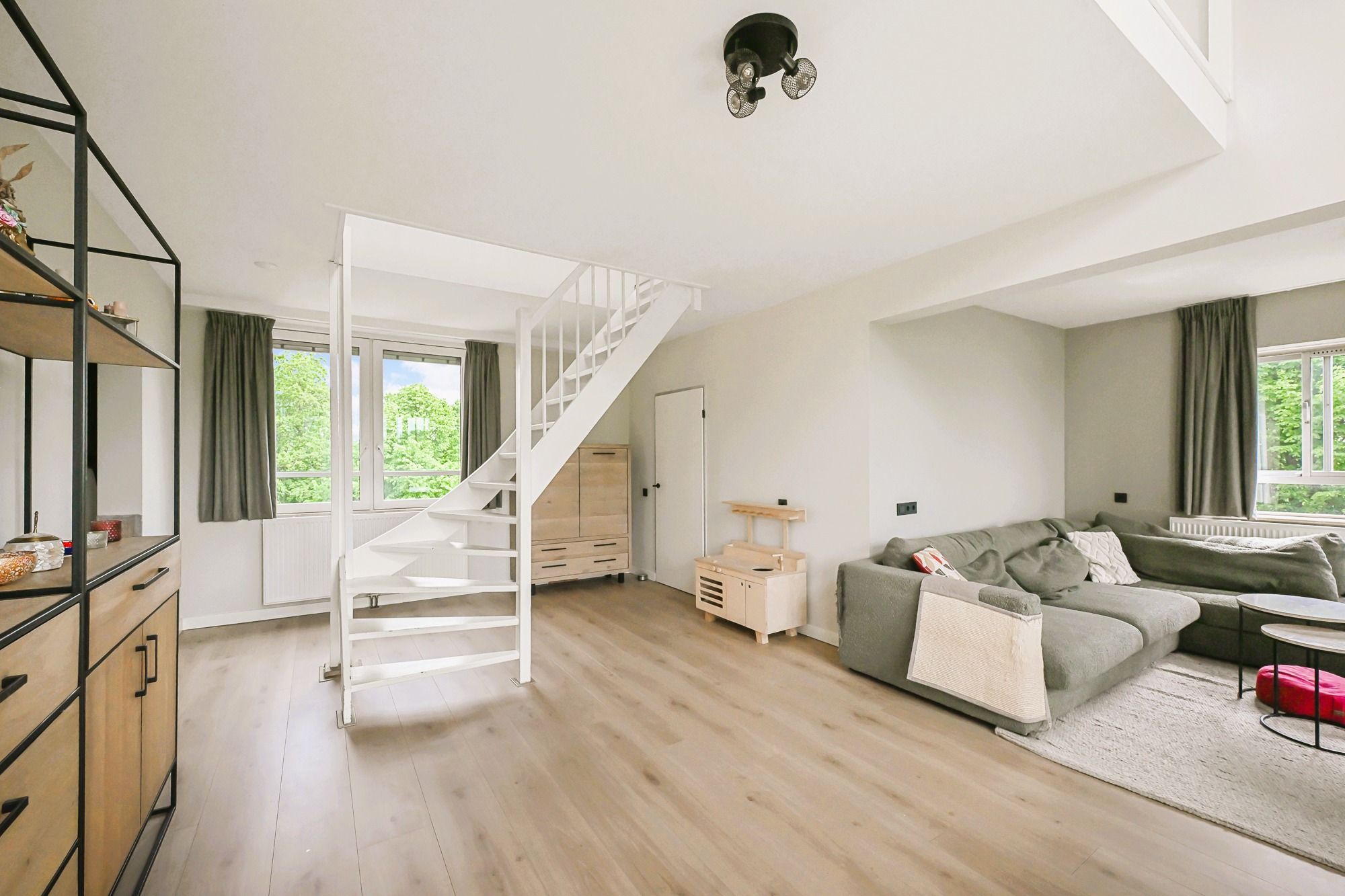 Spacious Corner Apartment with Park and Water Views Near Gaasperplas — 15