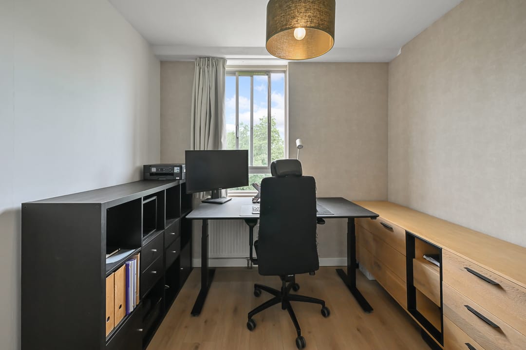Spacious Corner Apartment with Park and Water Views Near Gaasperplas — 23