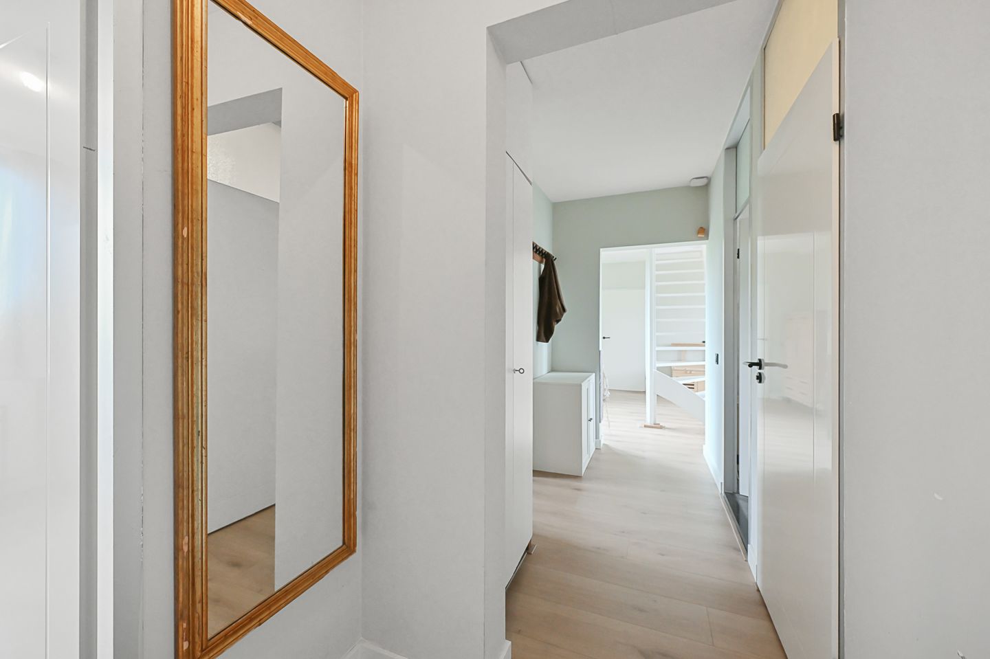 Spacious Corner Apartment with Park and Water Views Near Gaasperplas — 25