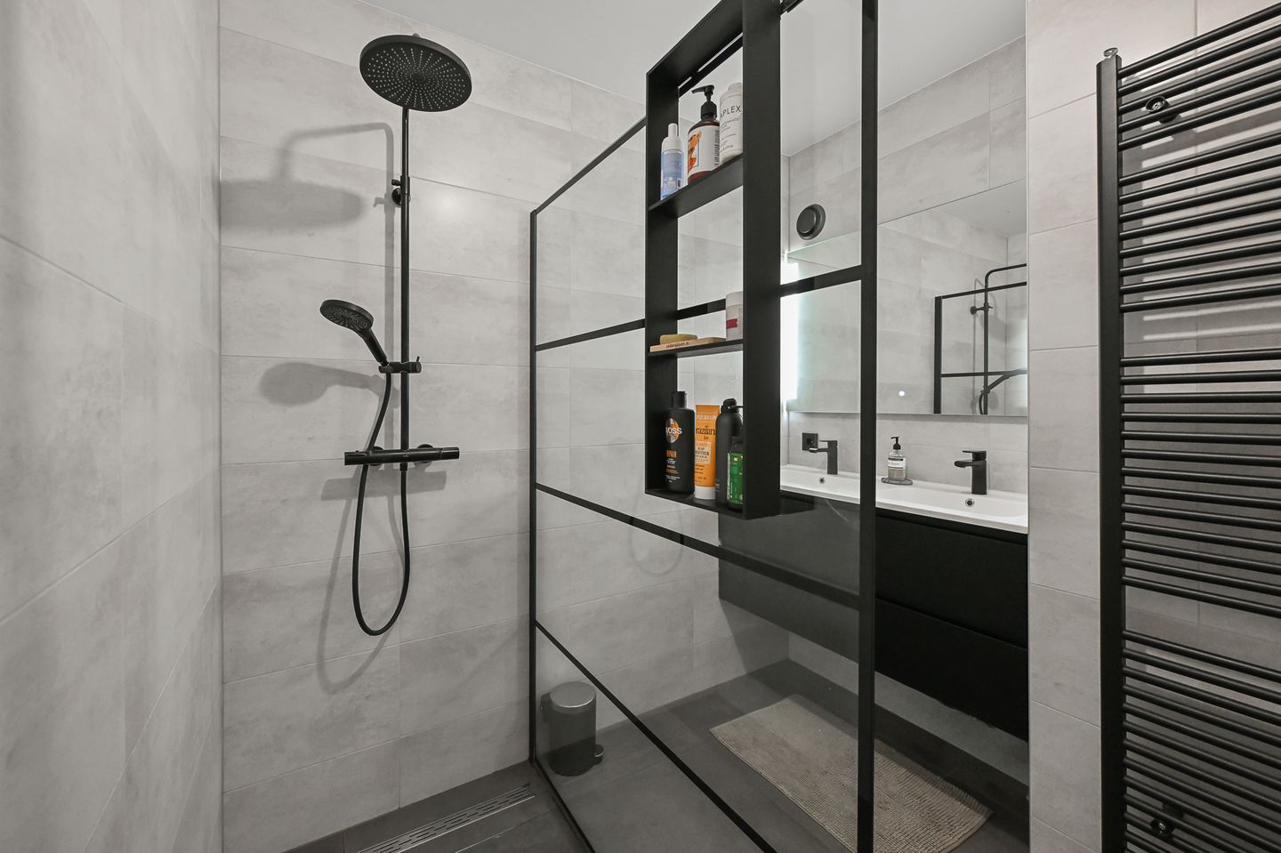 Spacious Corner Apartment with Park and Water Views Near Gaasperplas — 20