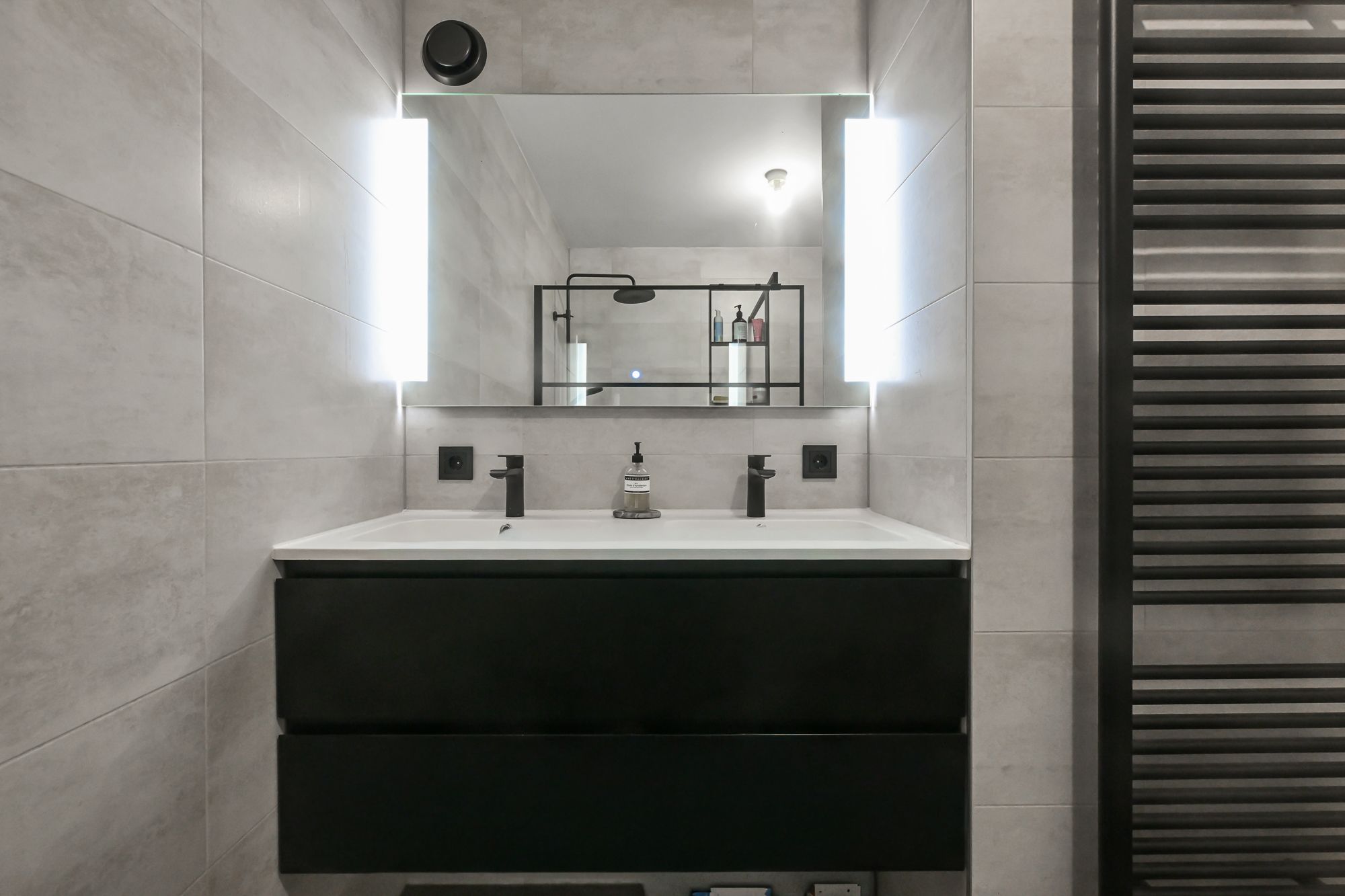 Spacious Corner Apartment with Park and Water Views Near Gaasperplas — 21