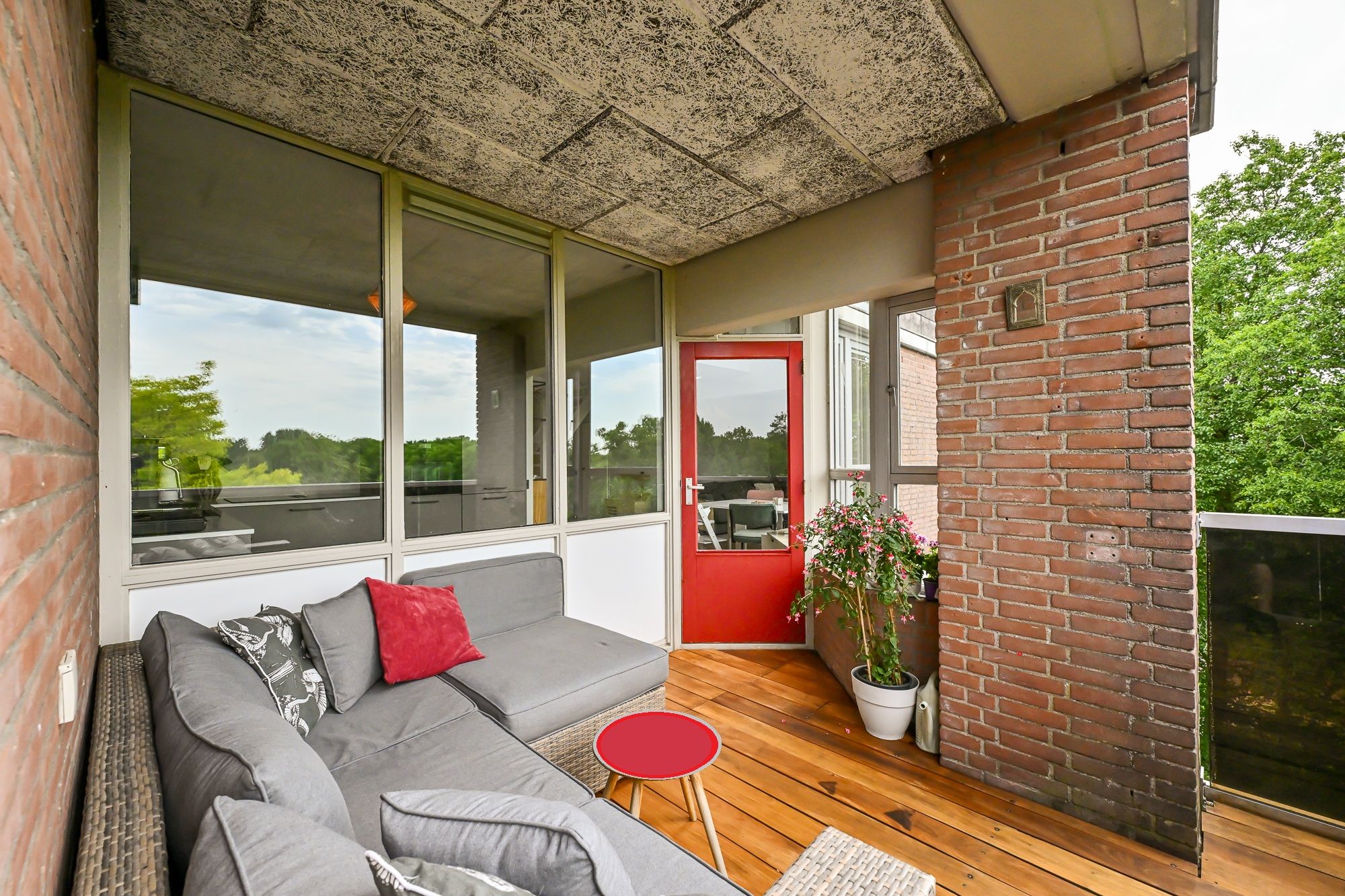Spacious Corner Apartment with Park and Water Views Near Gaasperplas — 12