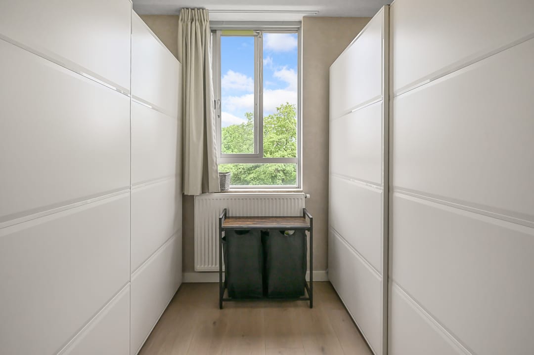Spacious Corner Apartment with Park and Water Views Near Gaasperplas — 28