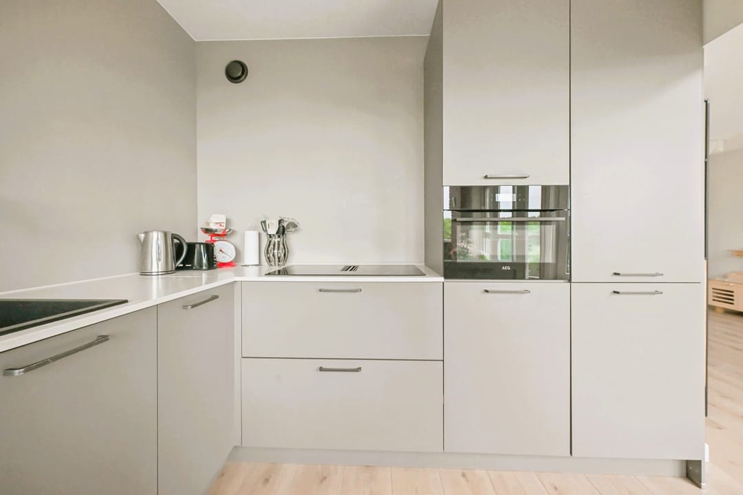 Spacious Corner Apartment with Park and Water Views Near Gaasperplas — 7