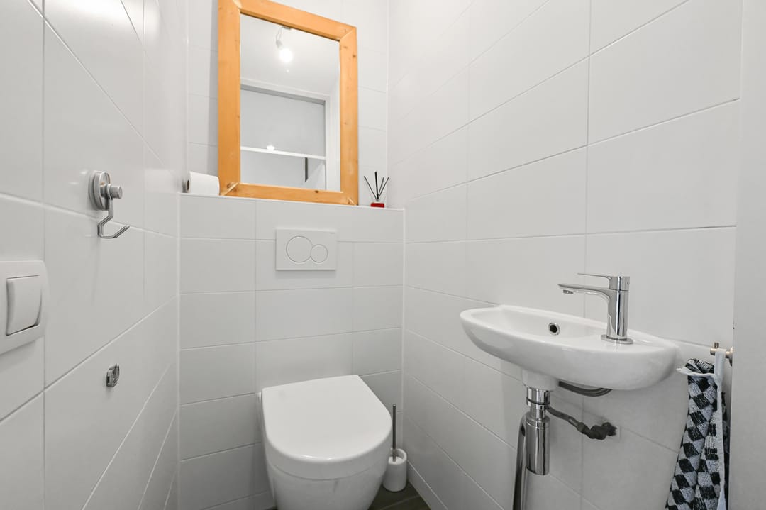 Spacious Corner Apartment with Park and Water Views Near Gaasperplas — 26