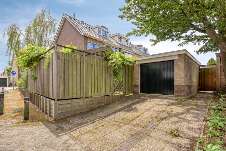Photo 2 of Van Boetzelaerstraat 117