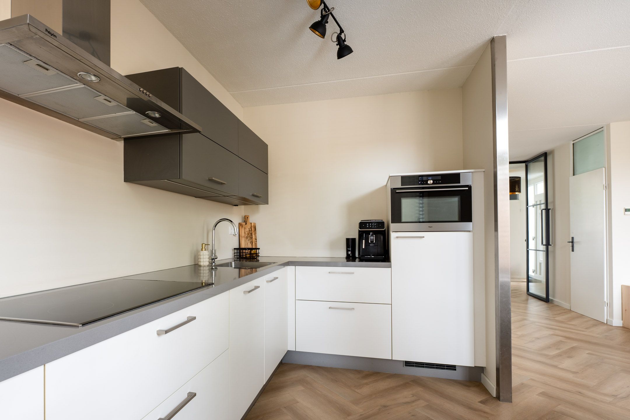 Fully modernized corner house with garage and sunny garden in Hoogerheide — 12