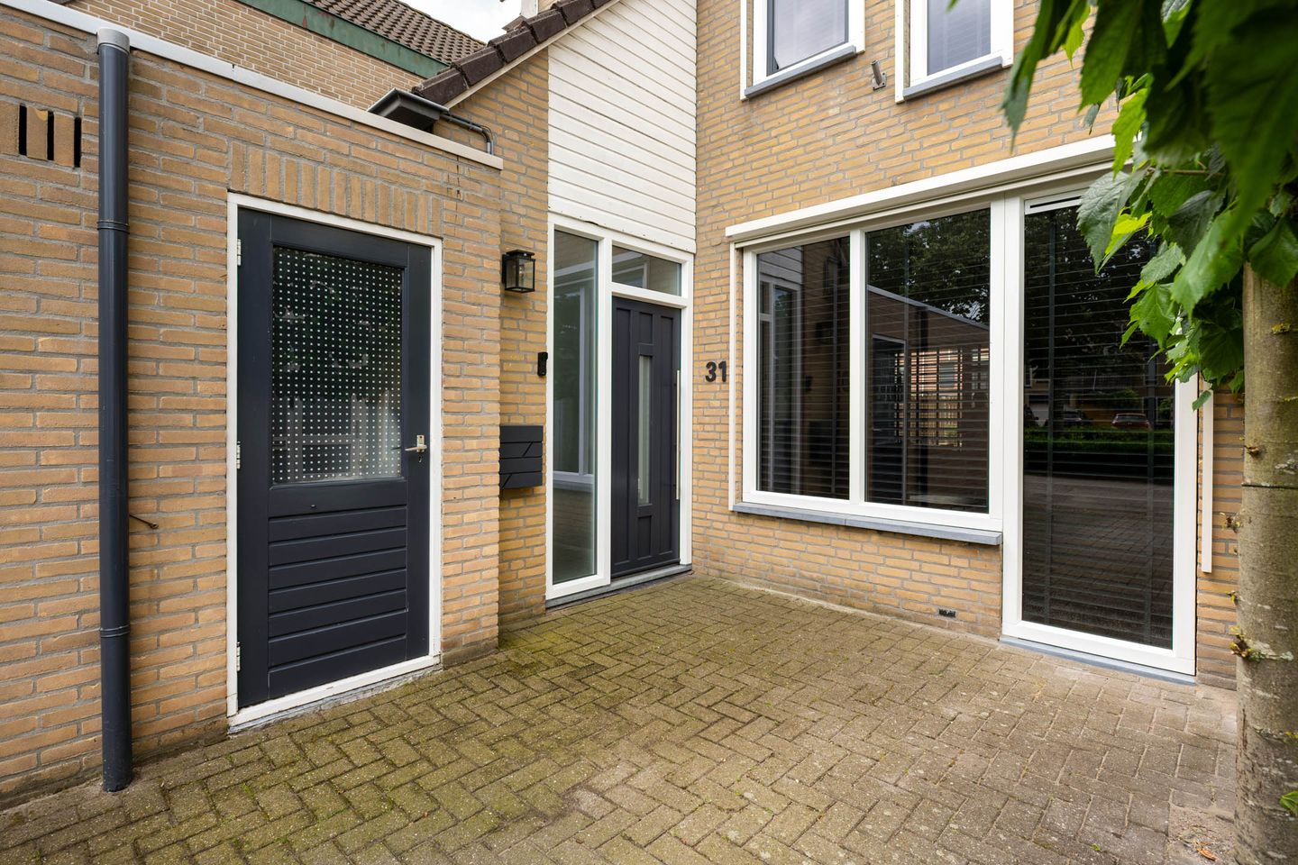 Fully modernized corner house with garage and sunny garden in Hoogerheide — 34