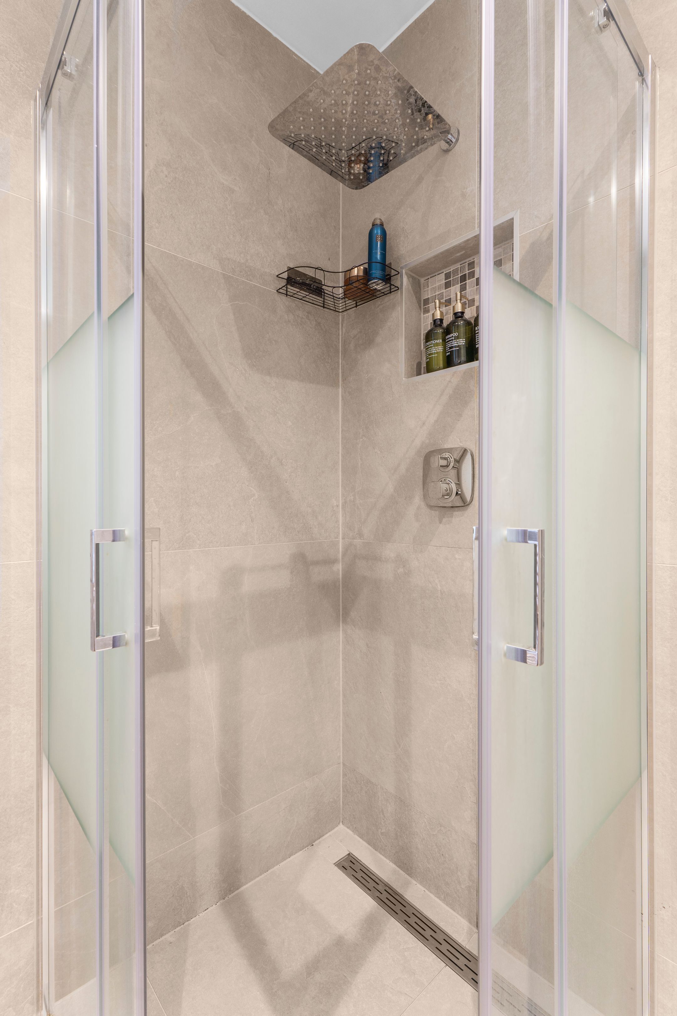 Move-In Ready Family Home with Private Parking in Charming De Aker Neighborhood — 36