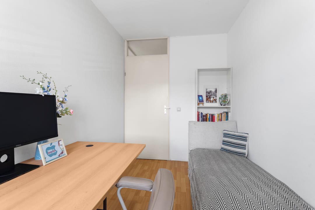 Move-In Ready Family Home with Private Parking in Charming De Aker Neighborhood — 31