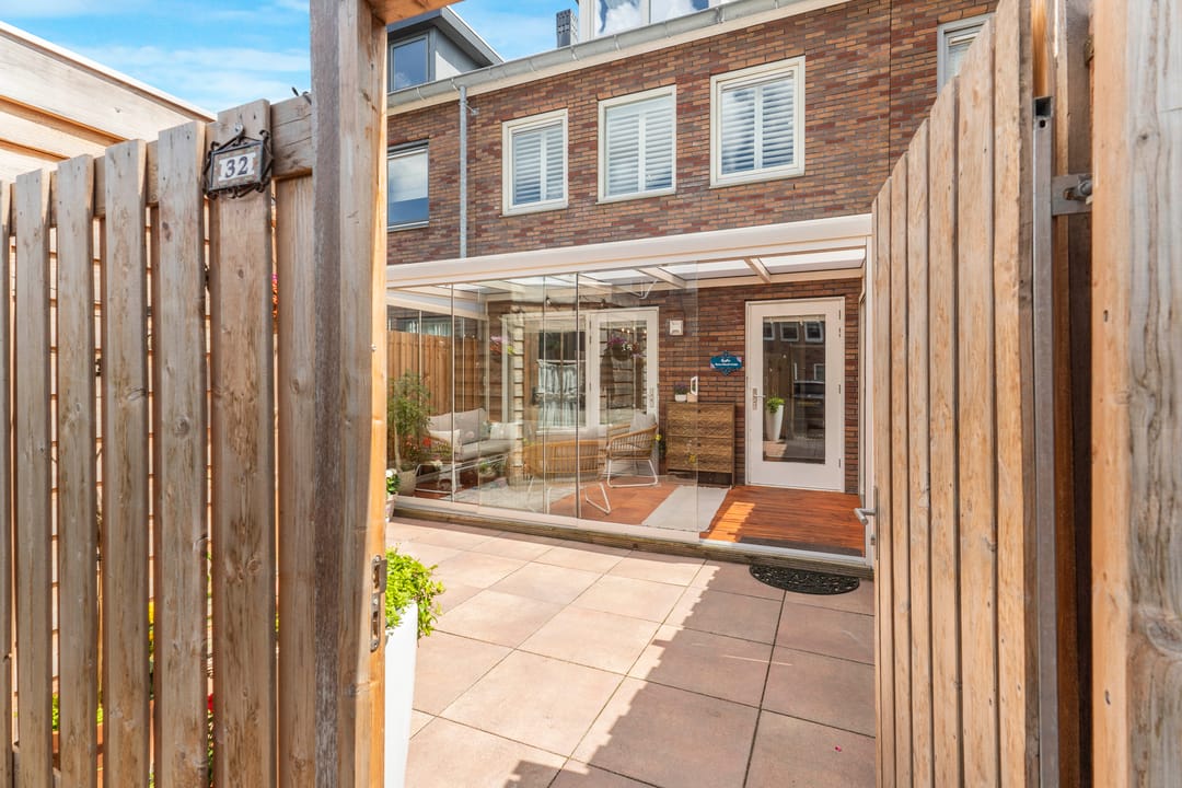 Move-In Ready Family Home with Private Parking in Charming De Aker Neighborhood — 43