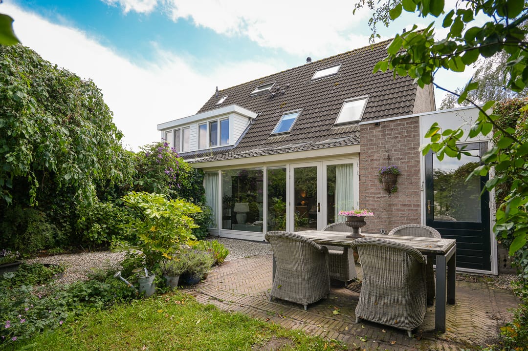 Extended Semi-Detached Home with Panoramic Orchard Views in the Betuwe — 32