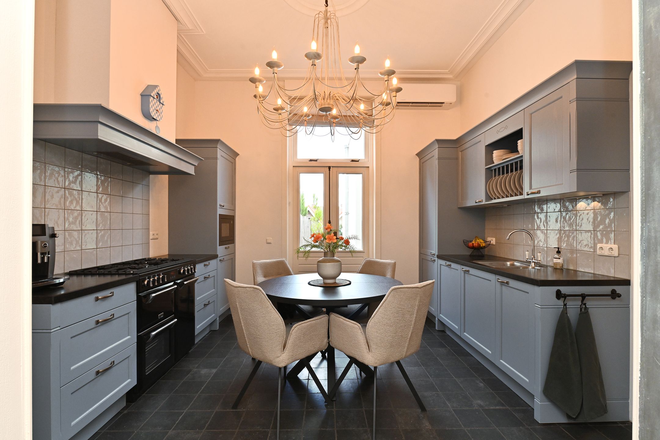 Stylishly Renovated 1911 Townhouse with Exceptional Garage in Steenbergen Center — 15