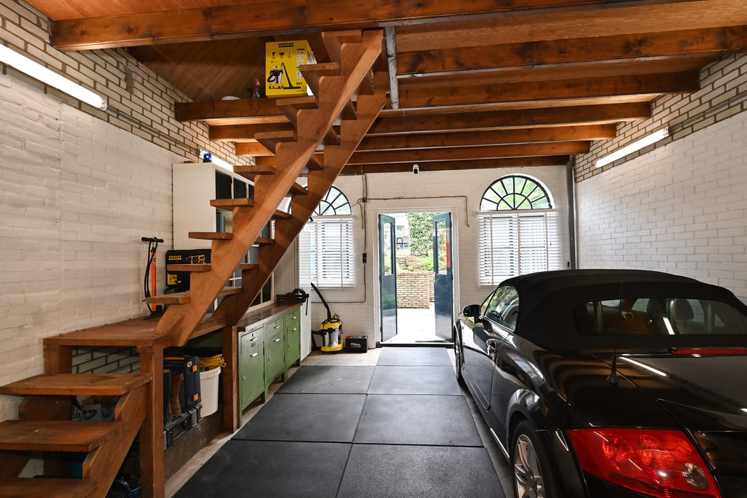 Stylishly Renovated 1911 Townhouse with Exceptional Garage in Steenbergen Center — 46