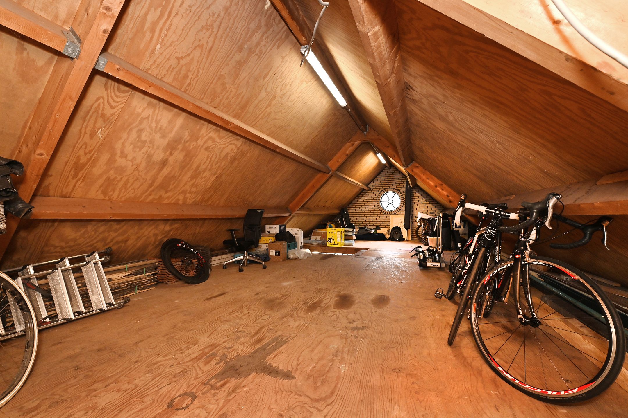 Stylishly Renovated 1911 Townhouse with Exceptional Garage in Steenbergen Center — 48