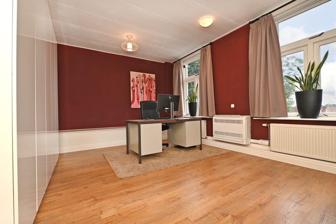 Stylishly Renovated 1911 Townhouse with Exceptional Garage in Steenbergen Center — 23