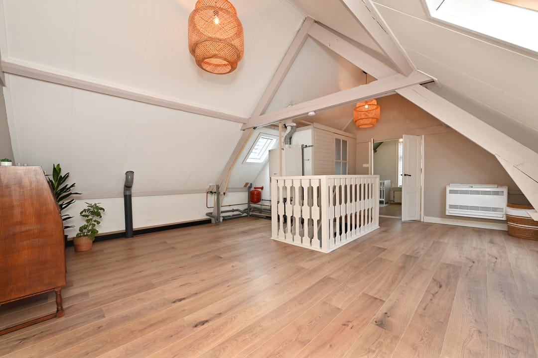 Stylishly Renovated 1911 Townhouse with Exceptional Garage in Steenbergen Center — 31
