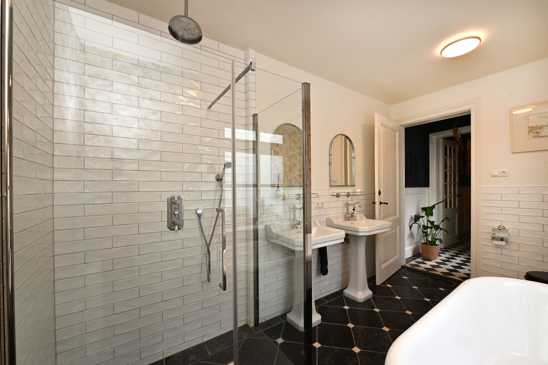 Stylishly Renovated 1911 Townhouse with Exceptional Garage in Steenbergen Center — 18