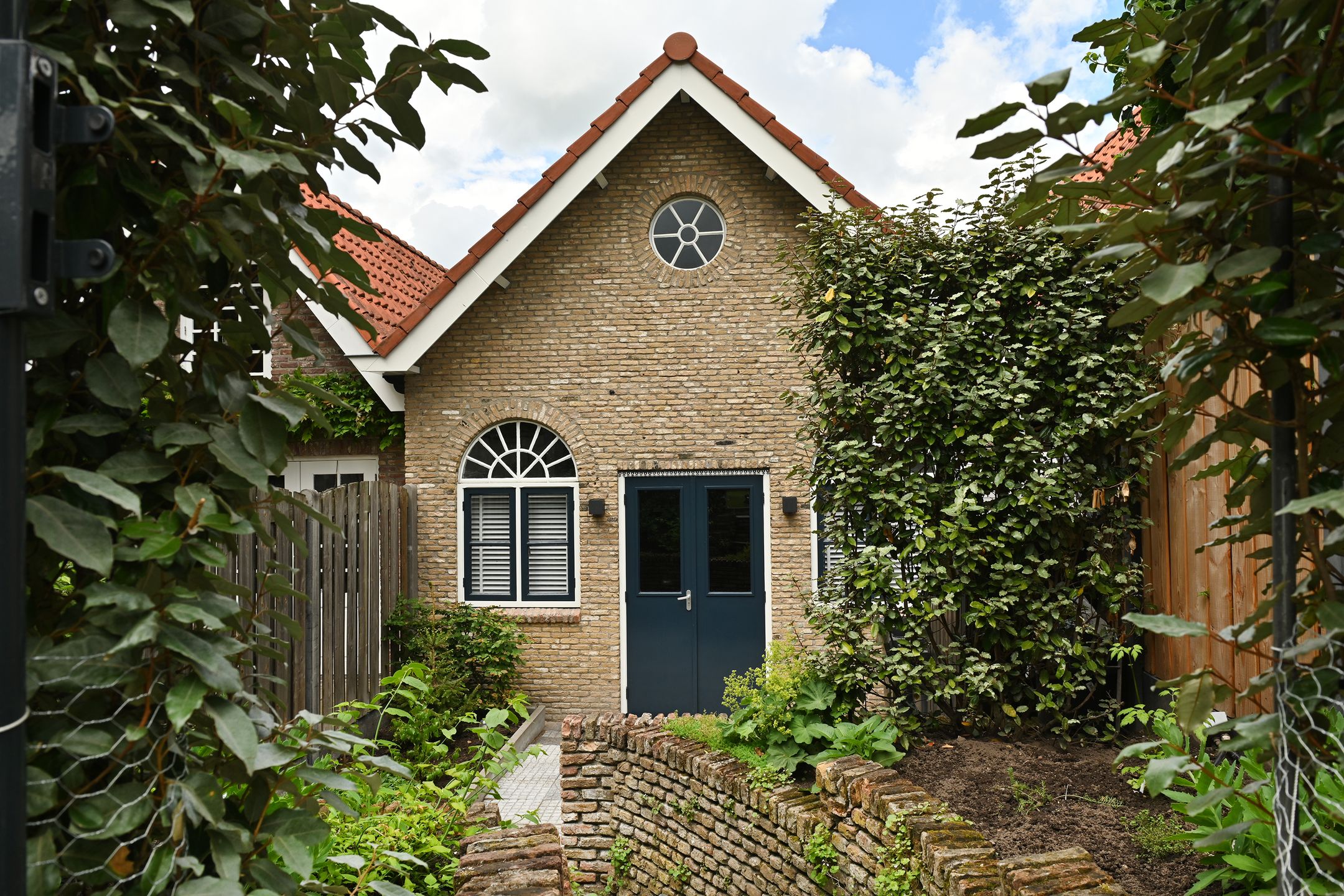 Stylishly Renovated 1911 Townhouse with Exceptional Garage in Steenbergen Center — 42