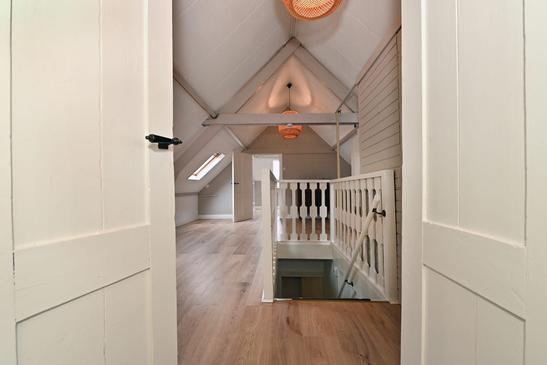 Stylishly Renovated 1911 Townhouse with Exceptional Garage in Steenbergen Center — 28