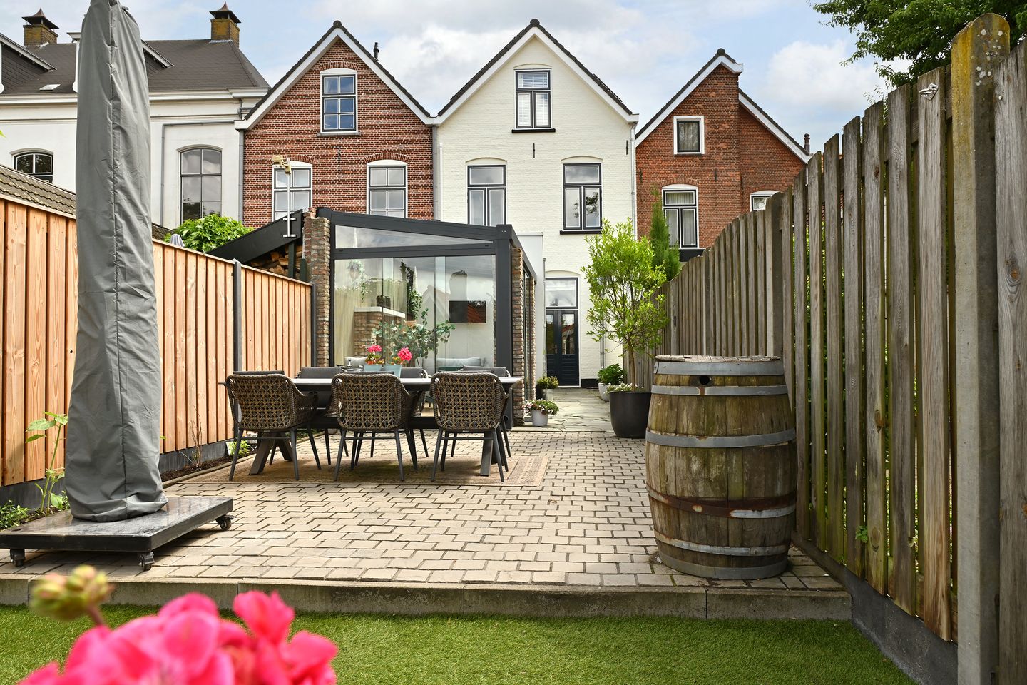 Stylishly Renovated 1911 Townhouse with Exceptional Garage in Steenbergen Center — 35