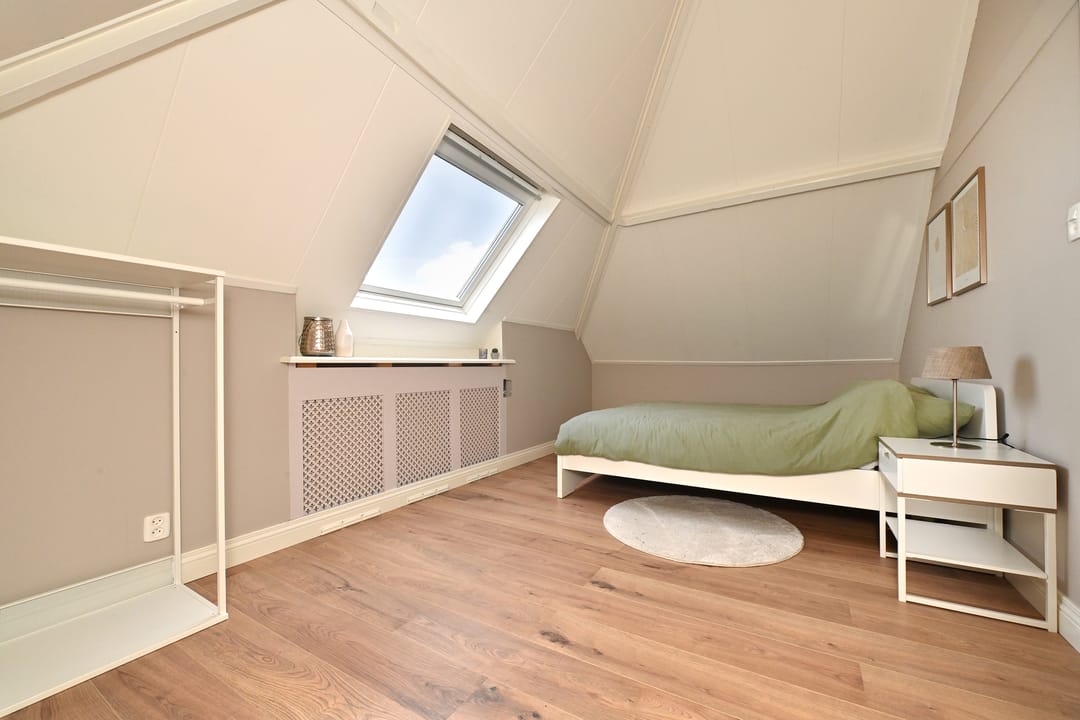 Stylishly Renovated 1911 Townhouse with Exceptional Garage in Steenbergen Center — 32