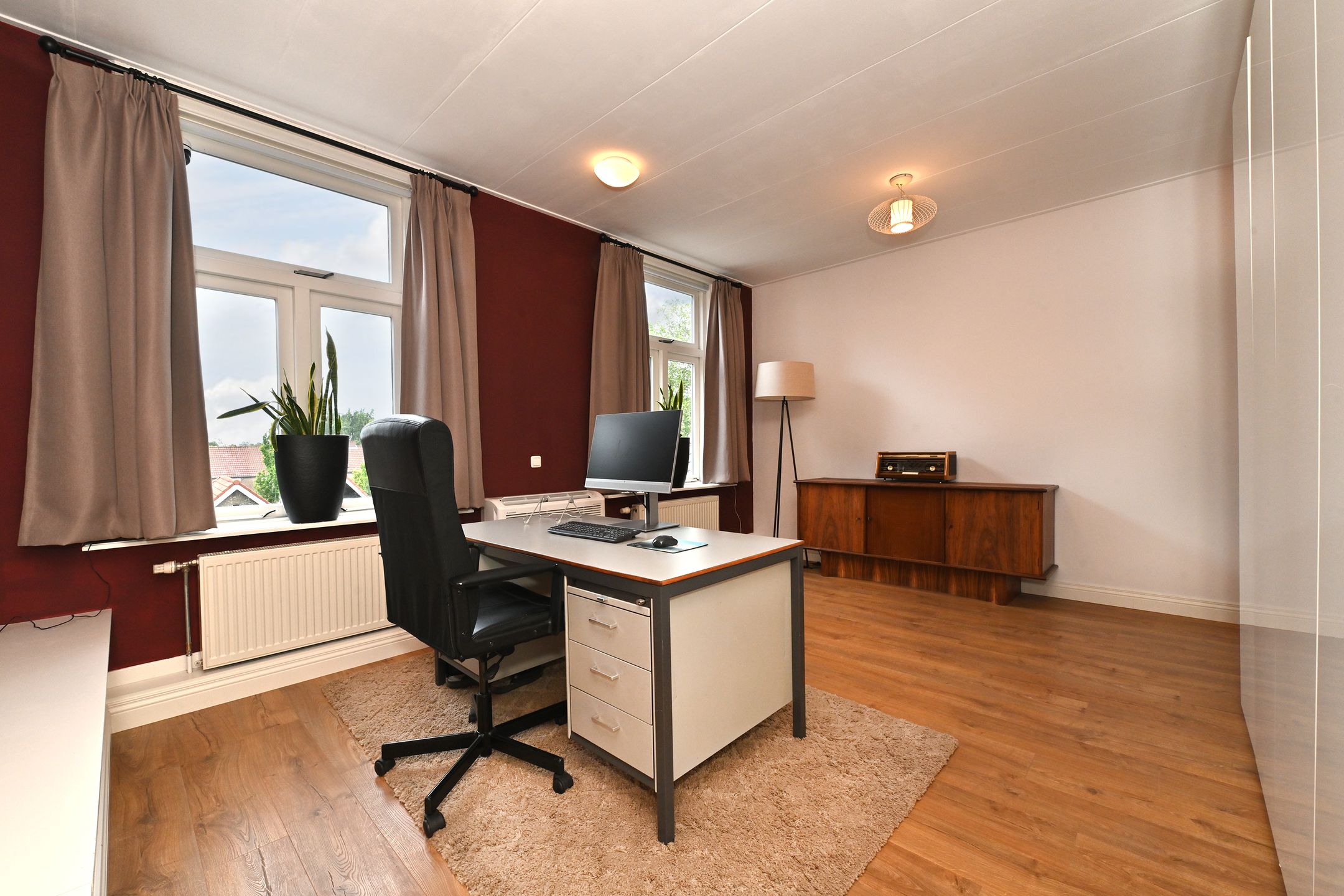 Stylishly Renovated 1911 Townhouse with Exceptional Garage in Steenbergen Center — 24