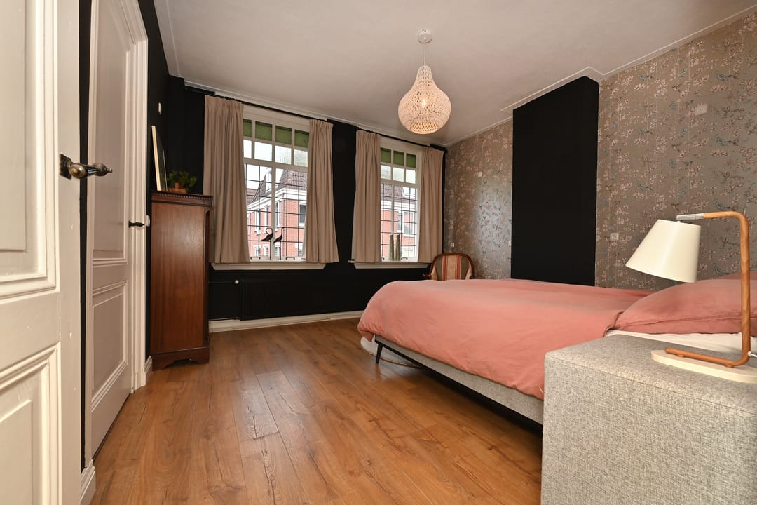 Stylishly Renovated 1911 Townhouse with Exceptional Garage in Steenbergen Center — 26