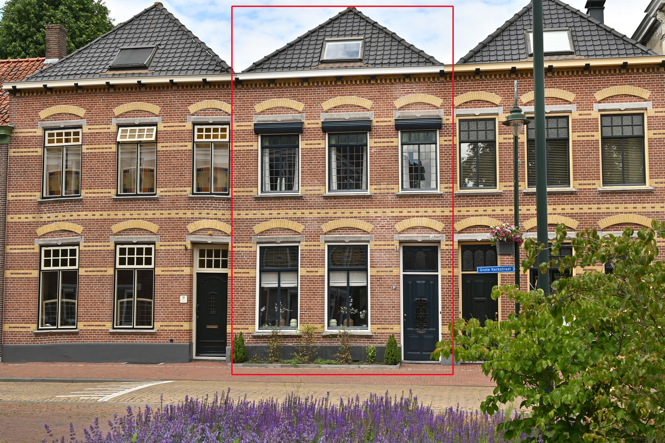 Stylishly Renovated 1911 Townhouse with Exceptional Garage in Steenbergen Center — 33