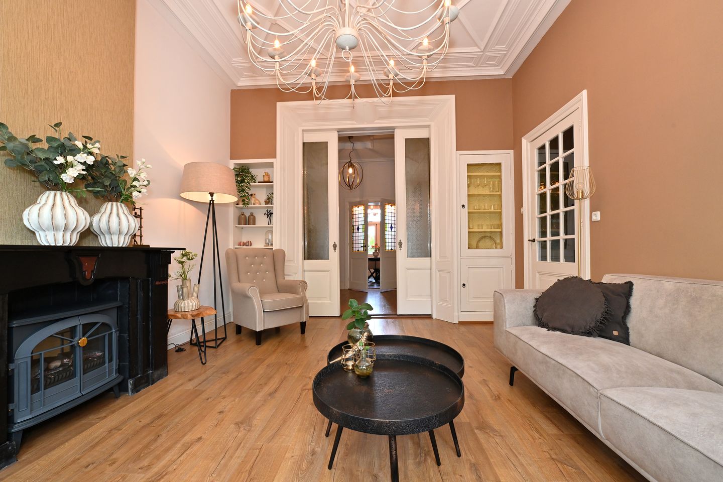 Stylishly Renovated 1911 Townhouse with Exceptional Garage in Steenbergen Center — 10