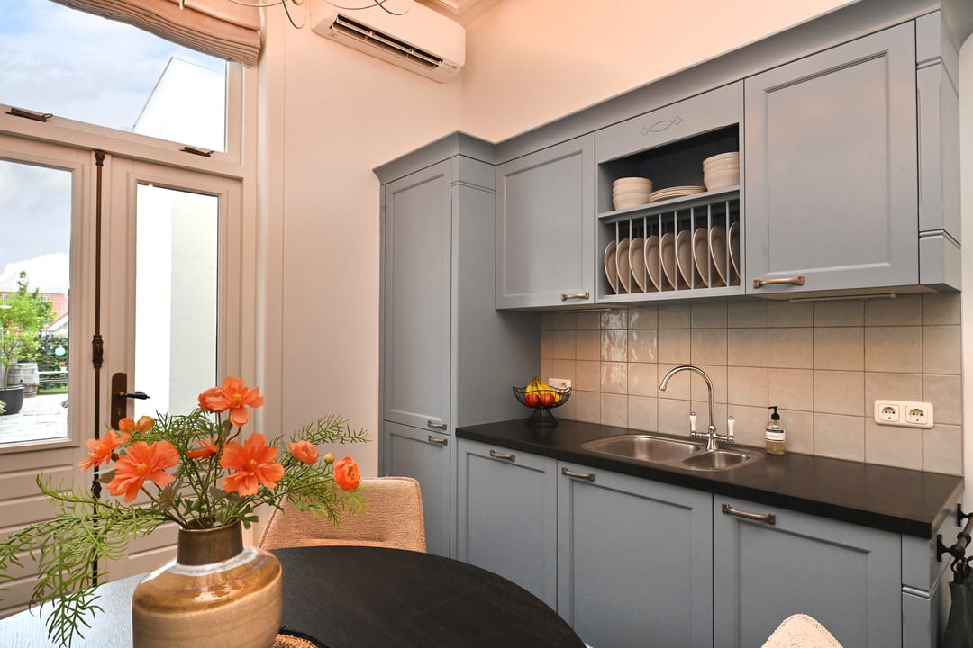Stylishly Renovated 1911 Townhouse with Exceptional Garage in Steenbergen Center — 13
