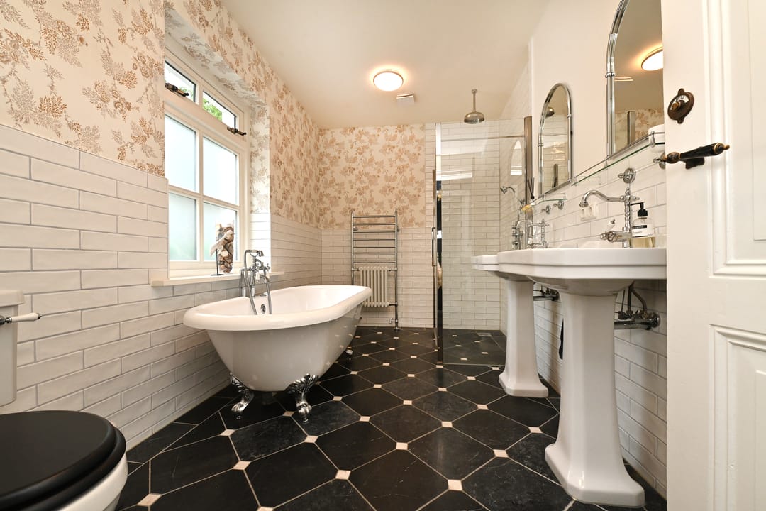 Stylishly Renovated 1911 Townhouse with Exceptional Garage in Steenbergen Center — 17